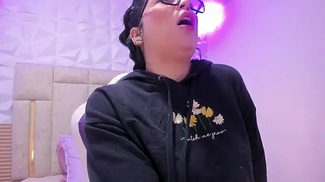 Snapshot of PauletteJ chatting on February 25, 2026, 12:05 pm PauletteJ online show from February 25, 2026, 12:05 pm