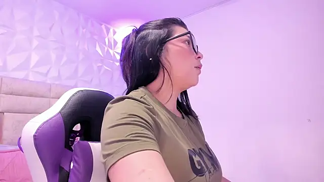 Snapshot of PauletteJ chatting on February 17, 2026, 11:40 am PauletteJ online show from February 17, 2026, 11:40 am