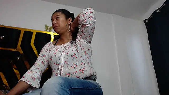 Snapshot of Helennahot chatting on February 16, 2025, 4:53 pm Helennahot online show from February 16, 2025, 4:53 pm
