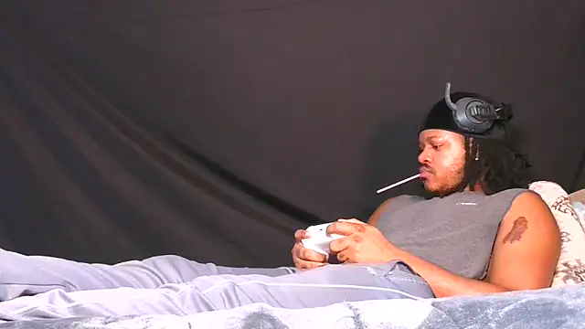 Carolinayoungin online show from April 12, 2026, 5:16 pm