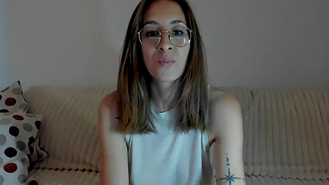Snapshot of DesireMore90 chatting on May 28, 2026, 5:52 pm DesireMore90 online show from May 28, 2026, 5:52 pm