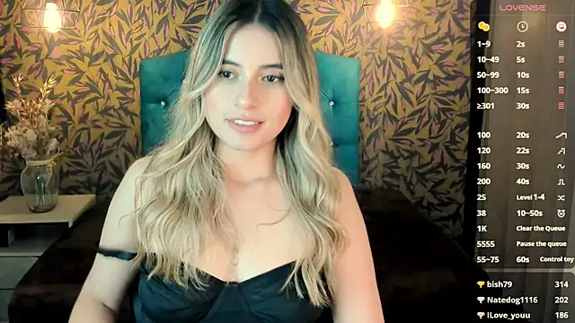 Snapshot of KiaraCarter chatting on February 3, 2025, 10:54 pm KiaraCarter online show from February 3, 2025, 10:54 pm