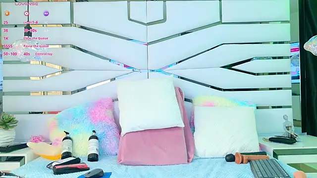 Iris Ross  online show from March 18, 2025, 5:33 pm