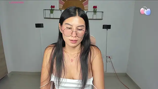 Snapshot of emily_villamil chatting on June 25, 2026, 10:37 pm emily villamil online show from June 25, 2026, 10:37 pm