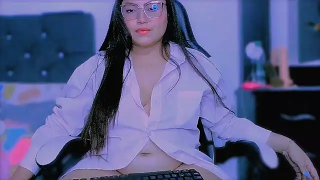 Snapshot of KathieBurning chatting on November 5, 2025, 8:34 pm KathieBurning online show from November 5, 2025, 8:34 pm