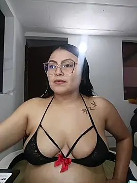 Snapshot of KathieBurning chatting on January 14, 2026, 9:07 pm KathieBurning online show from January 14, 2026, 9:07 pm