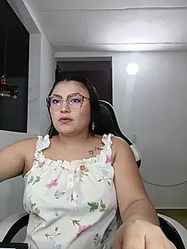 Snapshot of KathieBurning chatting on January 7, 2026, 8:14 pm KathieBurning online show from January 7, 2026, 8:14 pm