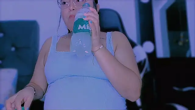 Snapshot of KathieBurning chatting on November 8, 2025, 7:28 pm KathieBurning online show from November 8, 2025, 7:28 pm