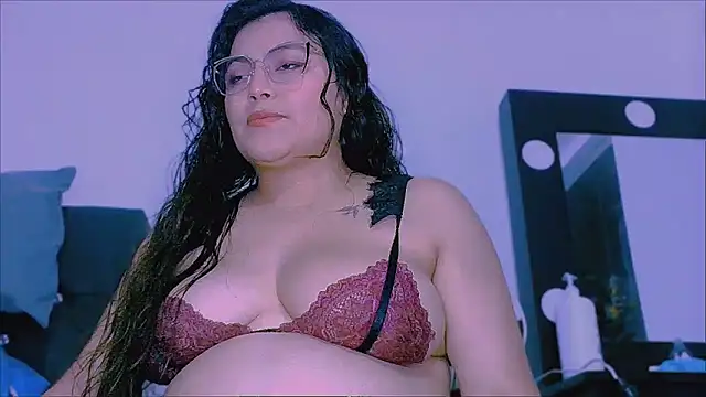 Snapshot of KathieBurning chatting on November 22, 2025, 7:13 pm KathieBurning online show from November 22, 2025, 7:13 pm