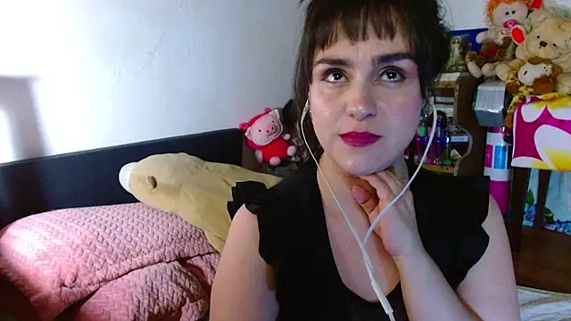 Snapshot of collette_beaufoy_ chatting on May 4, 2026, 5:44 am collette beaufoy online show from May 4, 2026, 5:44 am