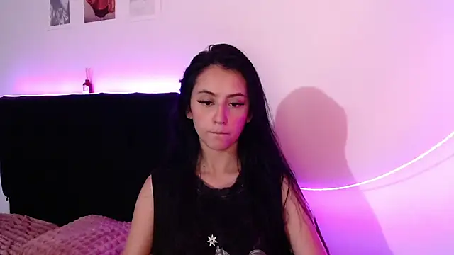 Coralinnee  online show from March 17, 2025, 3:47 am