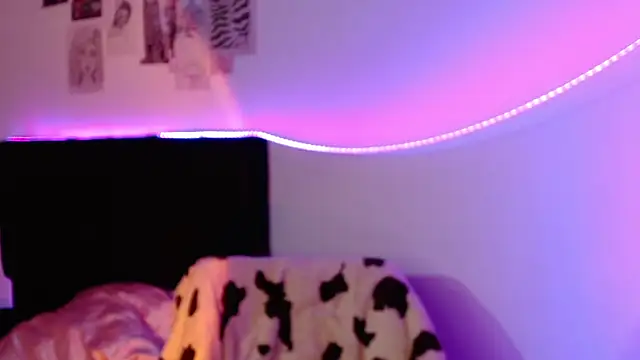 Coralinnee  online show from January 26, 2025, 7:53 am