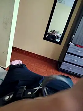 Snapshot of Alexisllanos chatting on March 16, 2026, 2:43 pm Alexisllanos online show from March 16, 2026, 2:43 pm