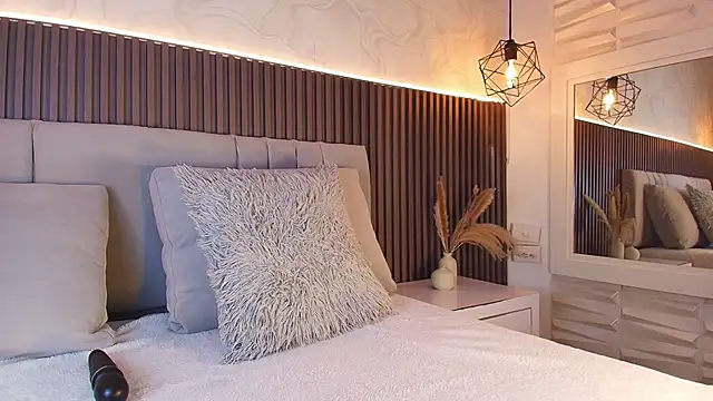 SHANONCLARK online show from December 16, 2025, 7:07 pm