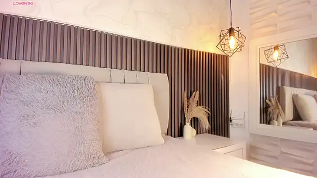 SHANONCLARK online show from November 23, 2025, 11:09 am