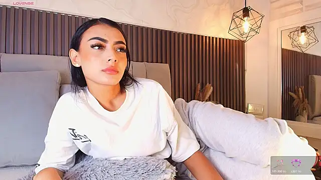 SHANONCLARK online show from November 29, 2025, 6:08 pm