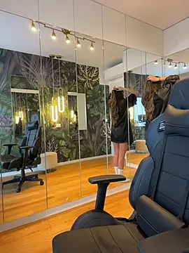 Snapshot of MileySin1111 chatting on February 26, 2026, 2:39 pm MileySin1111 online show from February 26, 2026, 2:39 pm