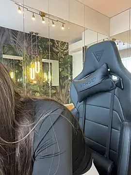 Snapshot of MileySin1111 chatting on February 21, 2026, 1:13 pm MileySin1111 online show from February 21, 2026, 1:13 pm