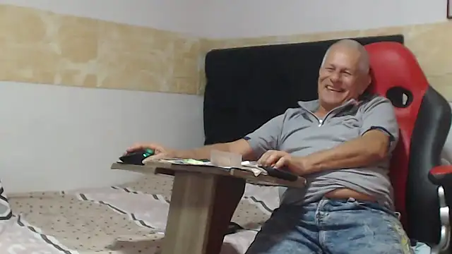 VALENTINO1983  online show from October 11, 2025, 2:01 am