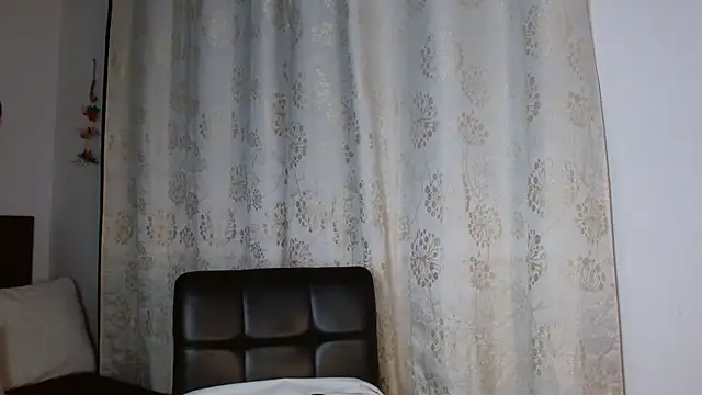 Snapshot of bhritany_brow chatting on October 19, 2025, 5:16 pm bhritany brow online show from October 19, 2025, 5:16 pm