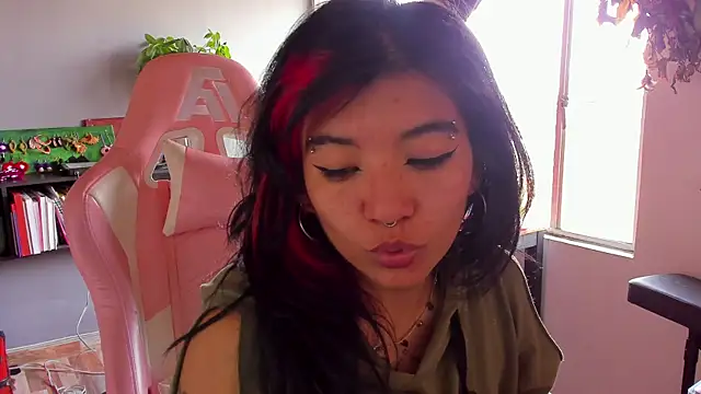 annie walker6 online show from December 15, 2025, 6:47 pm