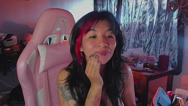 annie walker6 online show from November 9, 2025, 6:23 pm