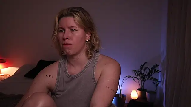 moonamii online show from April 10, 2026, 6:15 pm