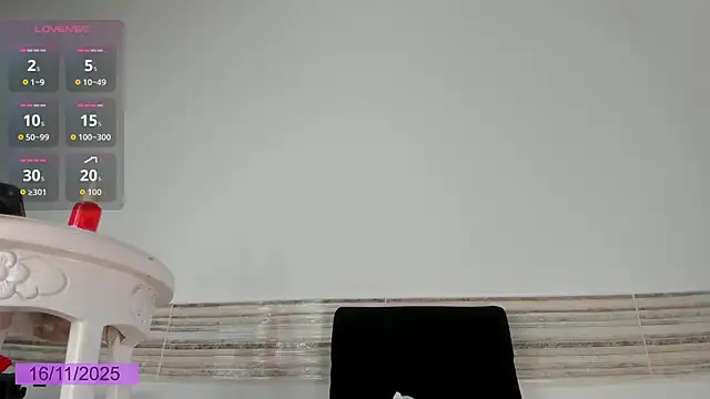 Snapshot of Kimberly_House chatting on November 16, 2025, 9:19 pm Kimberly House online show from November 16, 2025, 9:19 pm