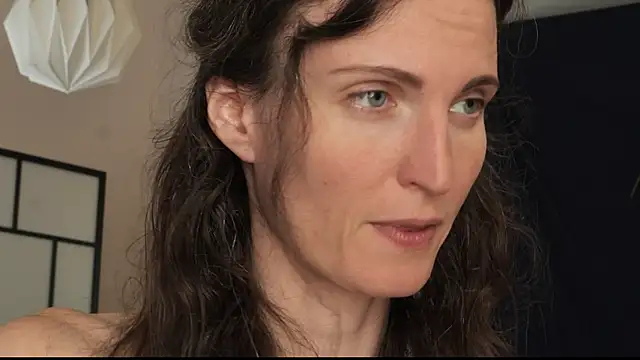 yulladao online show from September 18, 2025, 3:26 pm