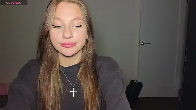 Snapshot of MiaKeler chatting on February 5, 2025, 10:01 pm MiaKeler online show from February 5, 2025, 10:01 pm