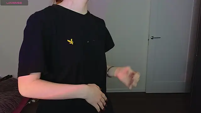 Snapshot of MiaKeler chatting on February 8, 2025, 4:14 pm MiaKeler online show from February 8, 2025, 4:14 pm