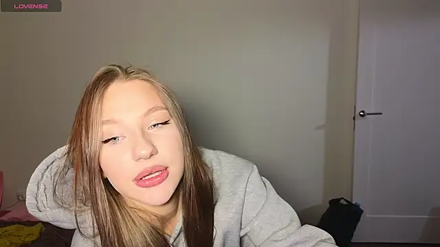 Snapshot of MiaKeler chatting on February 5, 2025, 6:59 pm MiaKeler online show from February 5, 2025, 6:59 pm