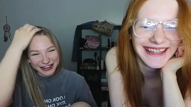 Snapshot of MiaKeler chatting on March 13, 2025, 5:39 pm MiaKeler online show from March 13, 2025, 5:39 pm