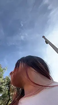 jesica  simpson online show from December 1, 2025, 1:23 pm