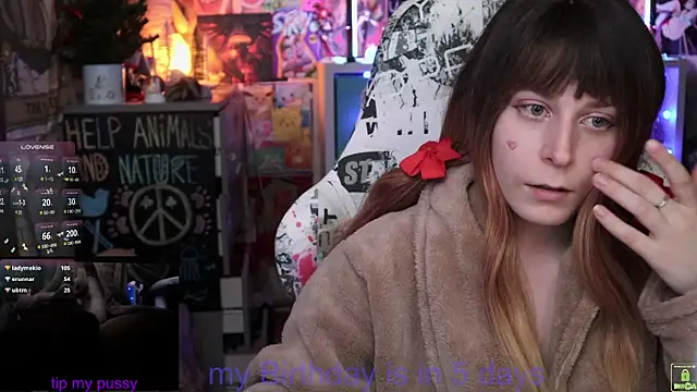 Snapshot of ShiroiFubuki chatting on February 16, 2025, 2:21 pm ShiroiFubuki online show from February 16, 2025, 2:21 pm