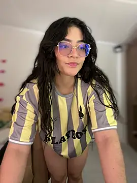 Snapshot of Lia_flowers chatting on February 11, 2026, 11:15 pm Lia flowers online show from February 11, 2026, 11:15 pm