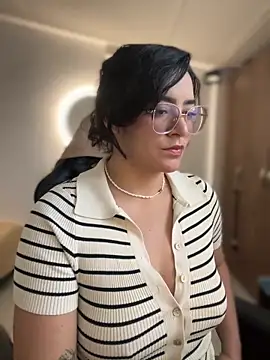 Snapshot of Lia_flowers chatting on February 20, 2026, 10:01 pm Lia flowers online show from February 20, 2026, 10:01 pm