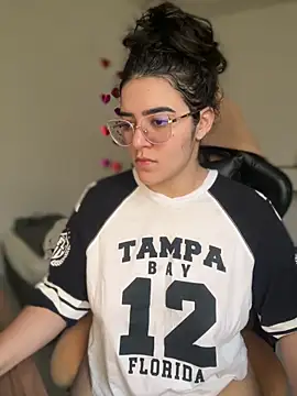 Snapshot of Lia_flowers chatting on February 15, 2026, 7:57 pm Lia flowers online show from February 15, 2026, 7:57 pm