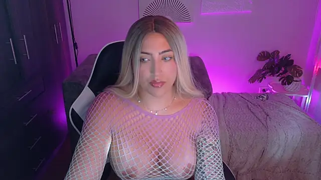 Snapshot of a_belladanger chatting on April 12, 2026, 12:47 am a belladanger online show from April 12, 2026, 12:47 am