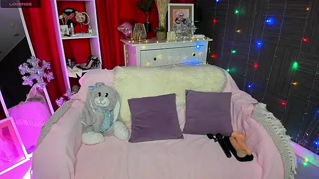 Snapshot of Queen_baby chatting on December 27, 2024, 4:36 am Queen baby online show from December 27, 2024, 4:36 am