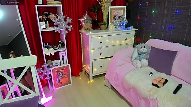 Snapshot of Queen_baby chatting on December 14, 2024, 2:44 am Queen baby online show from December 14, 2024, 2:44 am