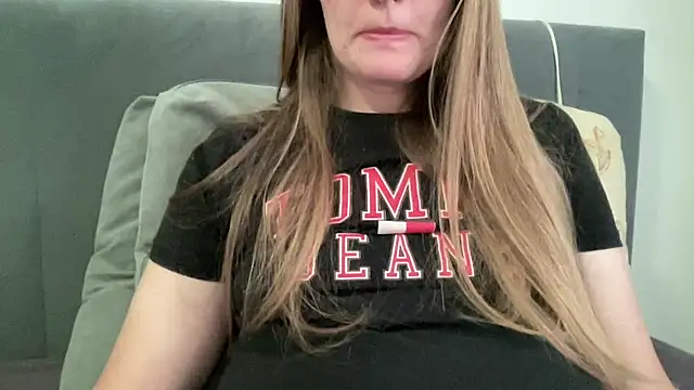 Snapshot of vanessa4you chatting on October 7, 2025, 4:24 am vanessa4you online show from October 7, 2025, 4:24 am