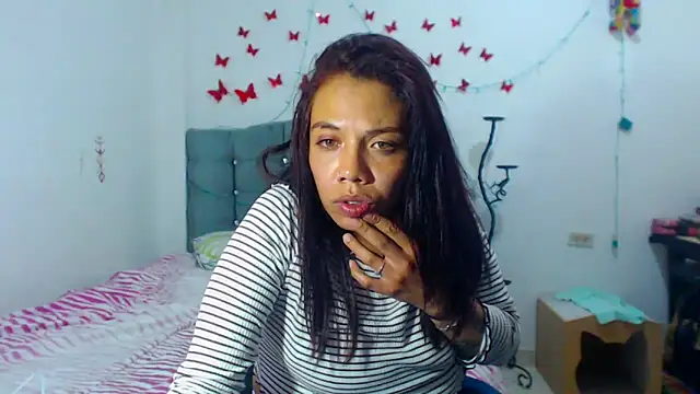 Snapshot of AmaraRoberts420 chatting on March 5, 2025, 1:42 am AmaraRoberts420 online show from March 5, 2025, 1:42 am