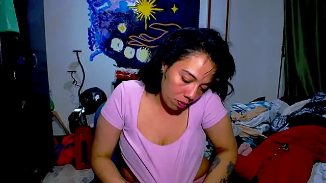 AmaraRoberts420 online show from May 15, 2026, 2:42 am