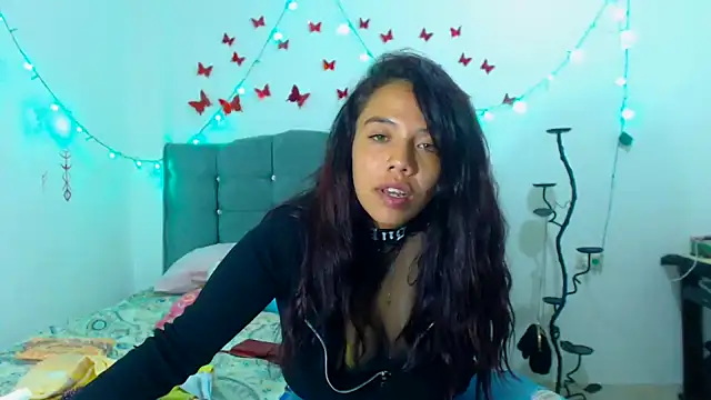Snapshot of AmaraRoberts420 chatting on February 3, 2025, 12:25 am AmaraRoberts420 online show from February 3, 2025, 12:25 am