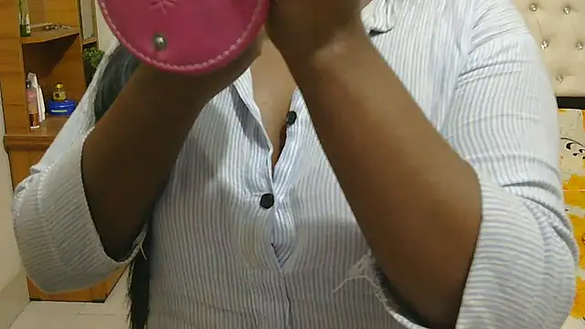 Snapshot of esita_1212 chatting on February 9, 2026, 2:09 am esita 1212 online show from February 9, 2026, 2:09 am