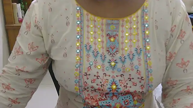 Snapshot of esita_1212 chatting on May 19, 2026, 2:02 pm esita 1212 online show from May 19, 2026, 2:02 pm