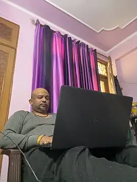 Dick 6inches online show from November 28, 2025, 10:37 am