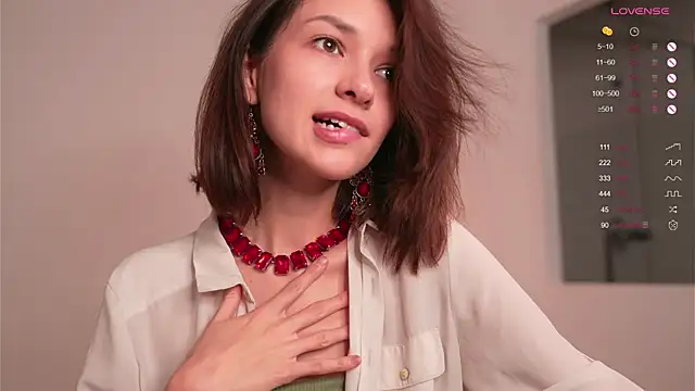 Snapshot of VivianLy_ chatting on December 16, 2024, 7:48 am VivianLy  online show from December 16, 2024, 7:48 am