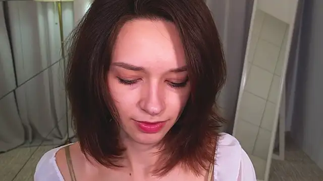 Snapshot of VivianLy_ chatting on December 27, 2024, 11:28 am VivianLy  online show from December 27, 2024, 11:28 am